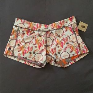 Reversible active yoga shorts
